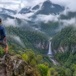 Wanderer über dem Nebelwald von Pico Bonito