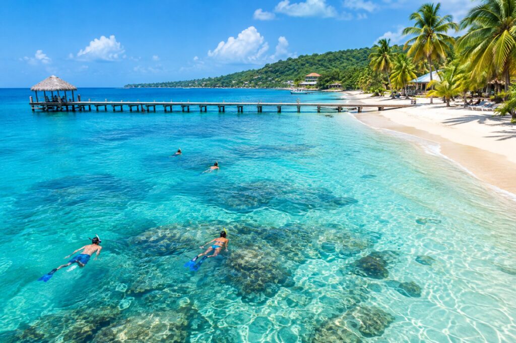 West Bay auf Roatán mit Holzsteg