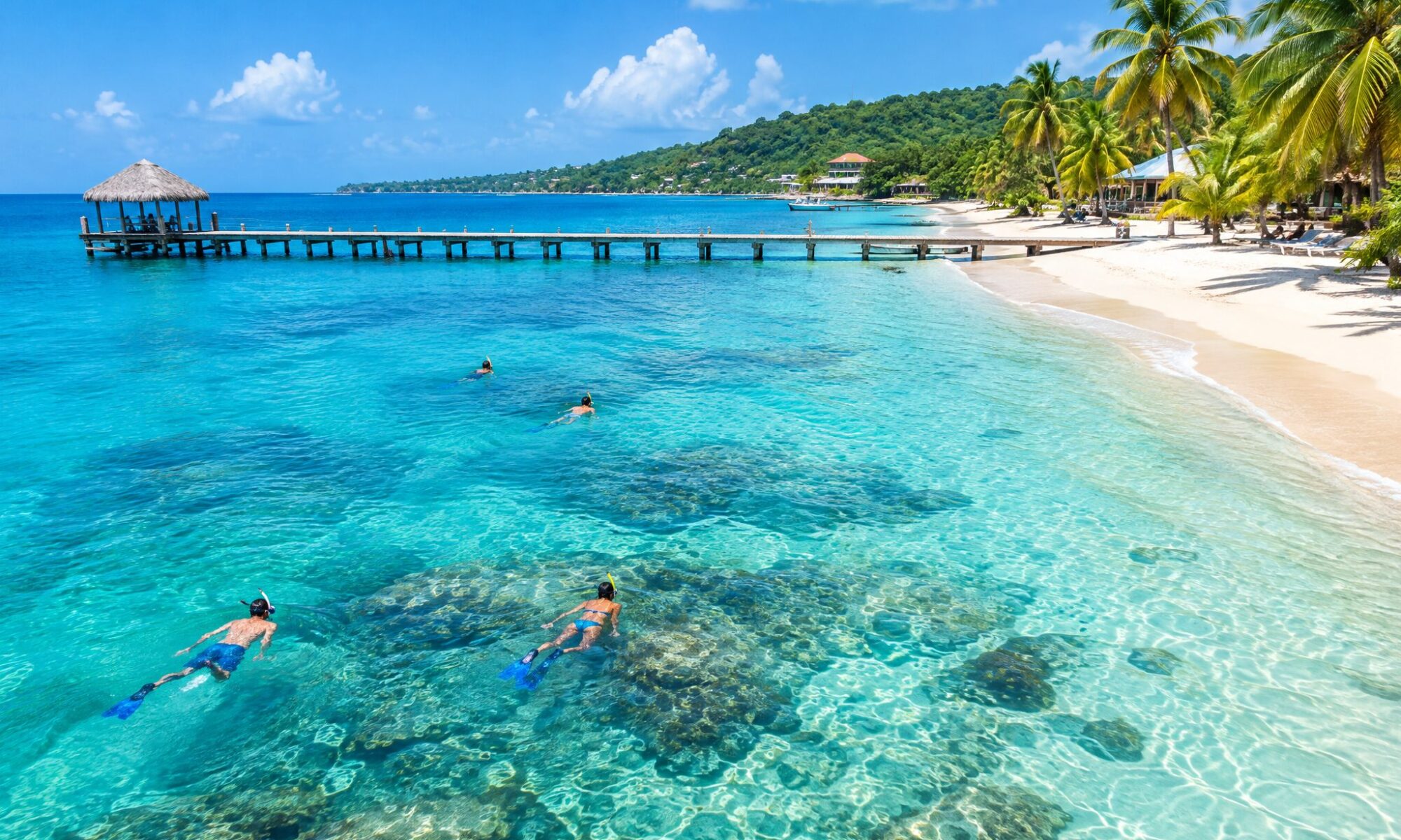 West Bay auf Roatán mit Holzsteg